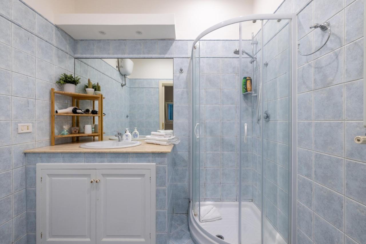 Charming With Patio A Few Steps From Colosseum Apartment *