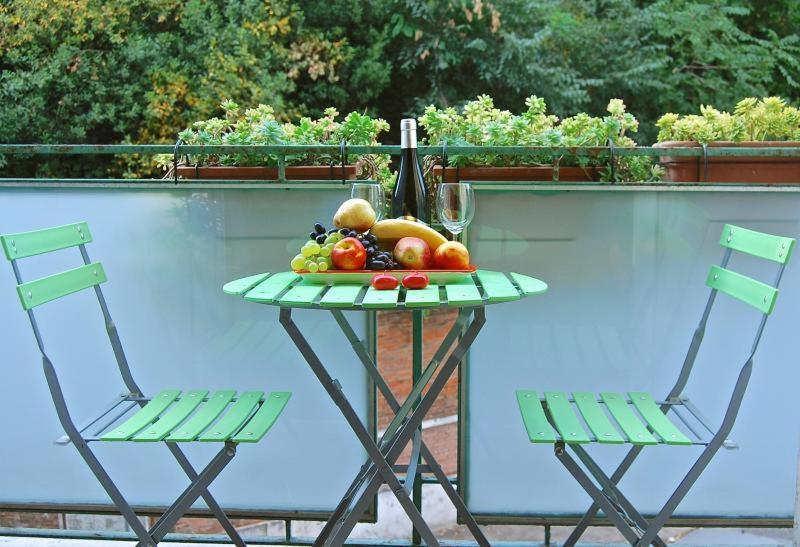 At Colosseo With Terrace Overlooking The Garden By Lyon Apartment