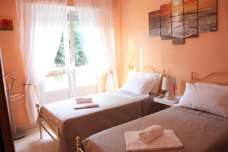 At Colosseo With Terrace Overlooking The Garden By Lyon Apartment *