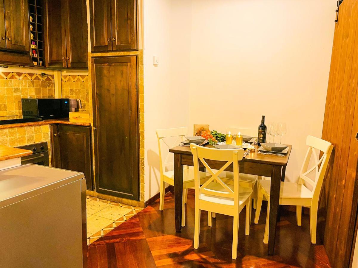 Apartment Trevi Fountain Stylish