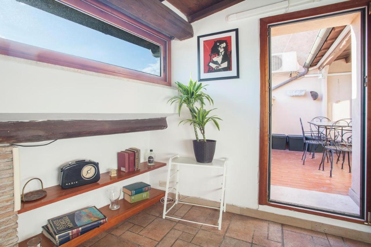 Grottini Charme Penthouse ~ Historic Center Apartment Rome