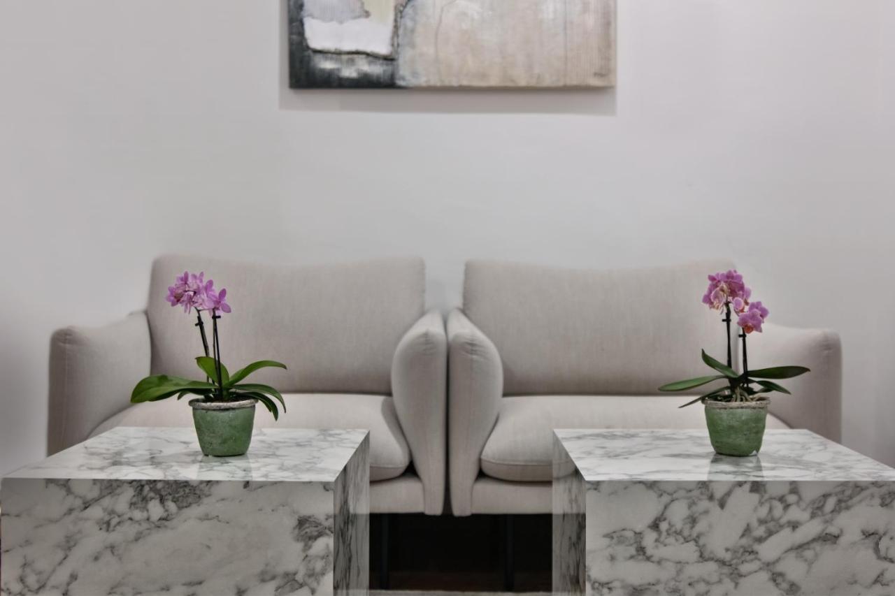 Guest house Fellini Design 2*