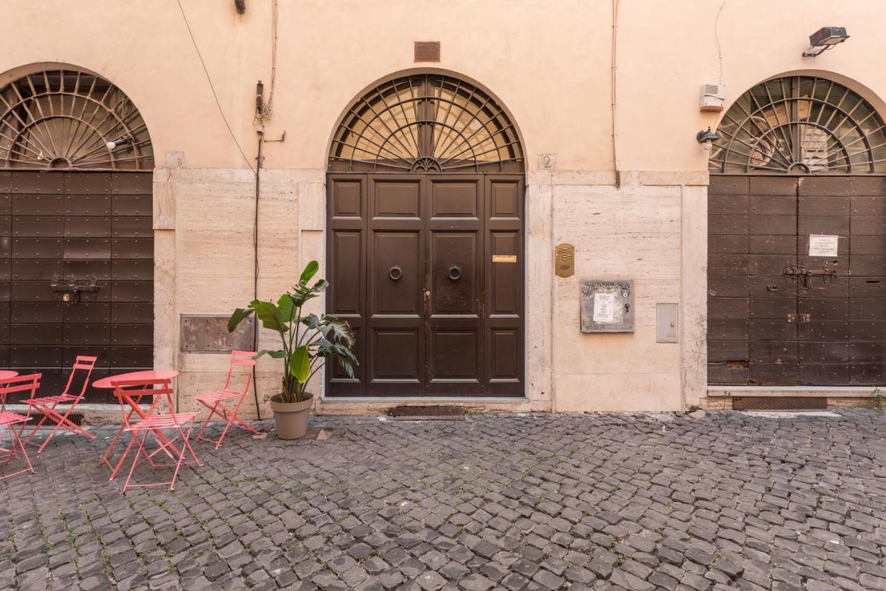 Via Del Teatro Pace