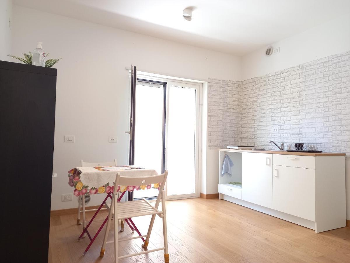 Apartment Living Int 2 *