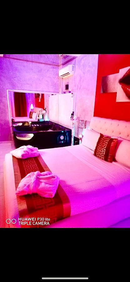 Bed Cinecitta' Couette-café