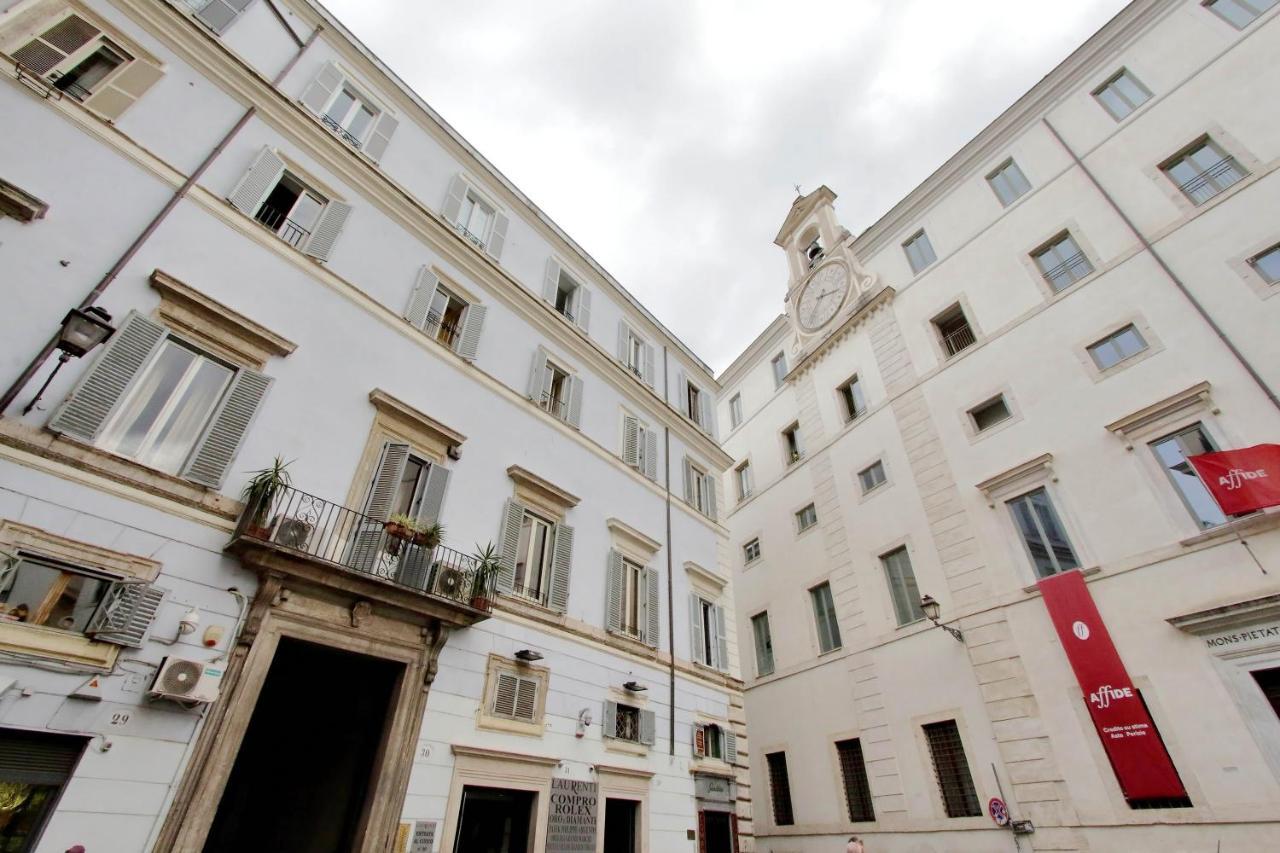 Elegant And Calm In Campo Dei Fiori