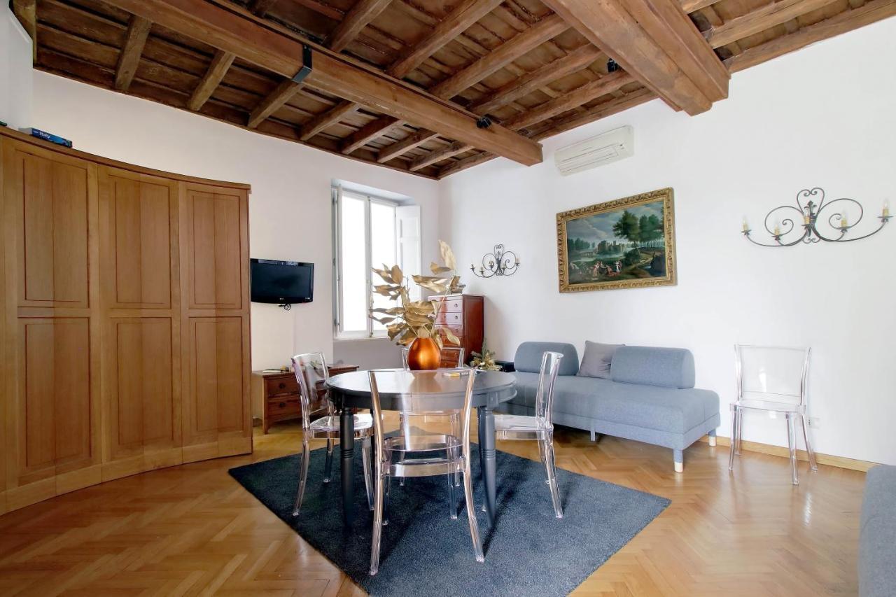 Elegant And Calm In Campo Dei Fiori *