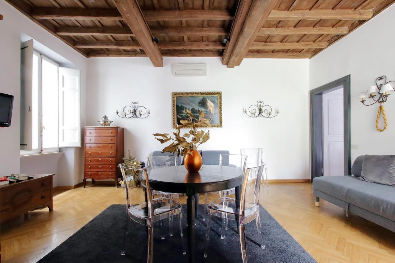 Elegant And Calm In Campo Dei Fiori