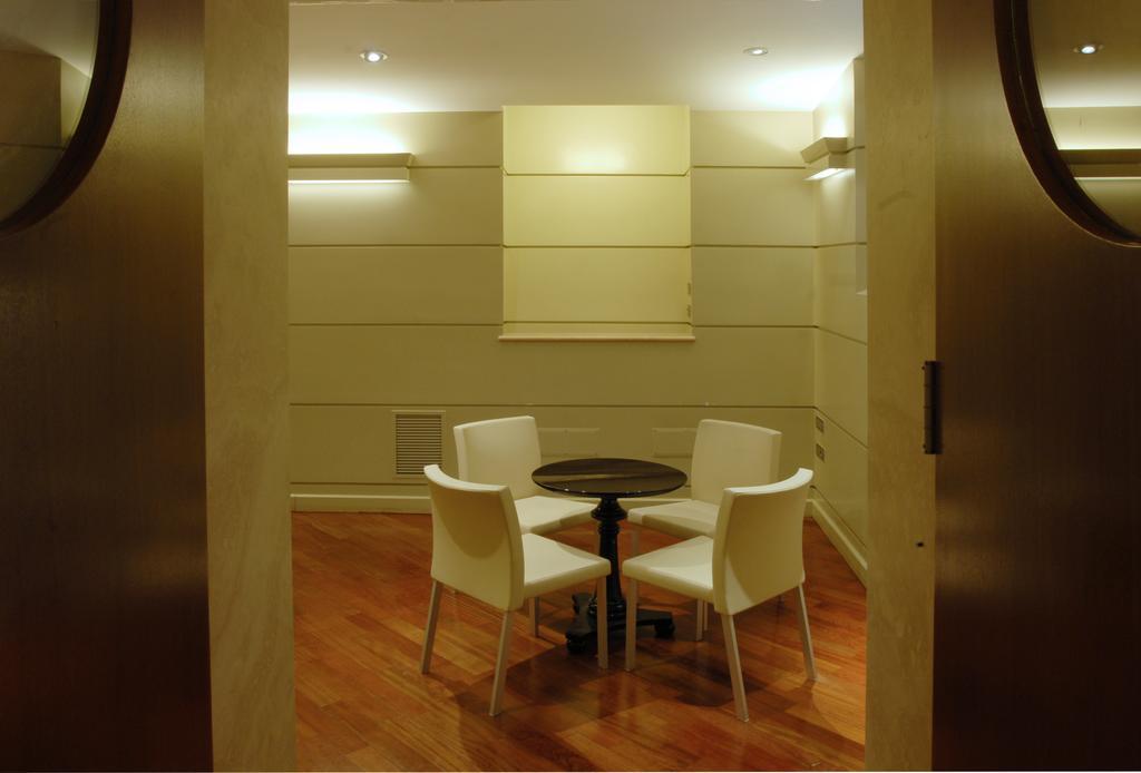 Lancelot Hotel