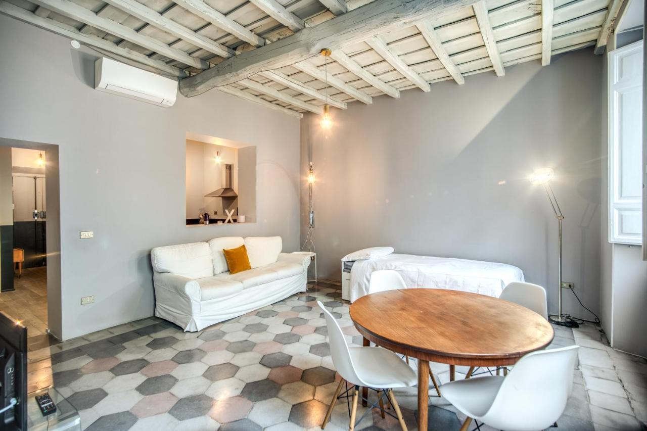 Stylish And Spacious Next To The Colosseum Apartment Rome