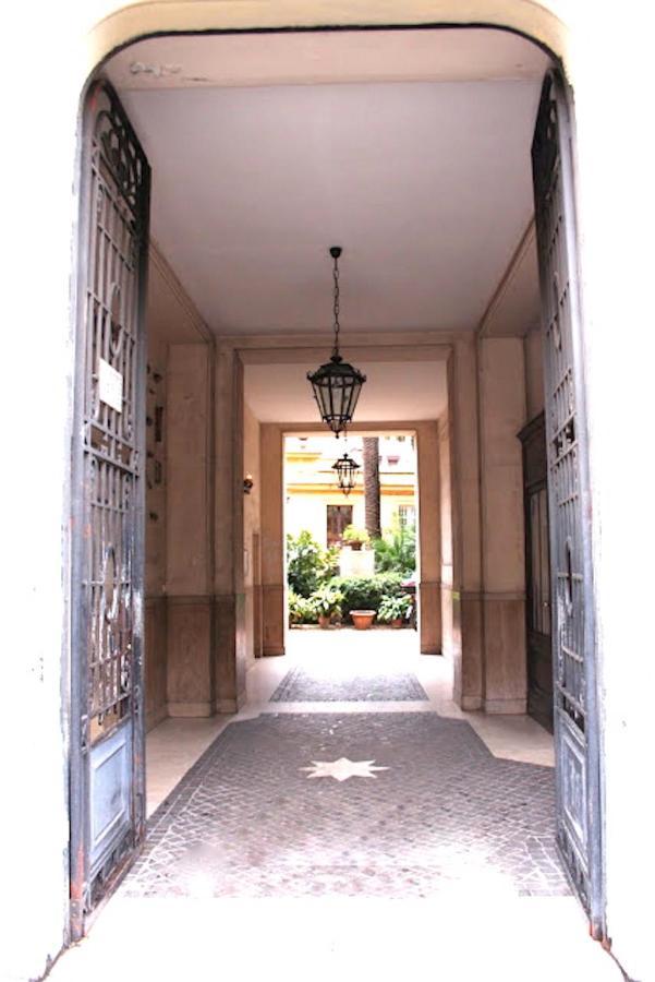 Deluxe One Bedroom Apartment, Perfect Location, Air Cond Apartment