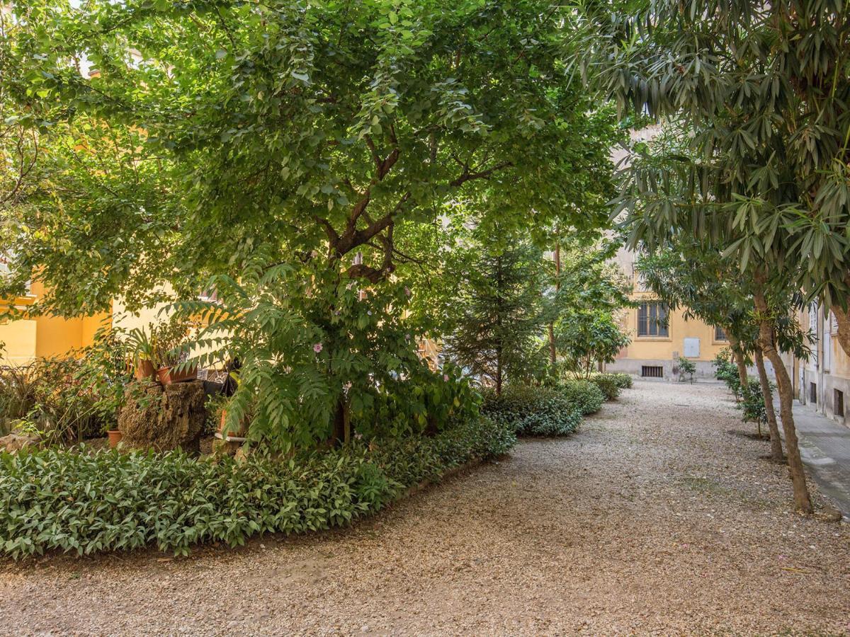 Deluxe One Bedroom Apartment, Perfect Location, Air Cond * Rome