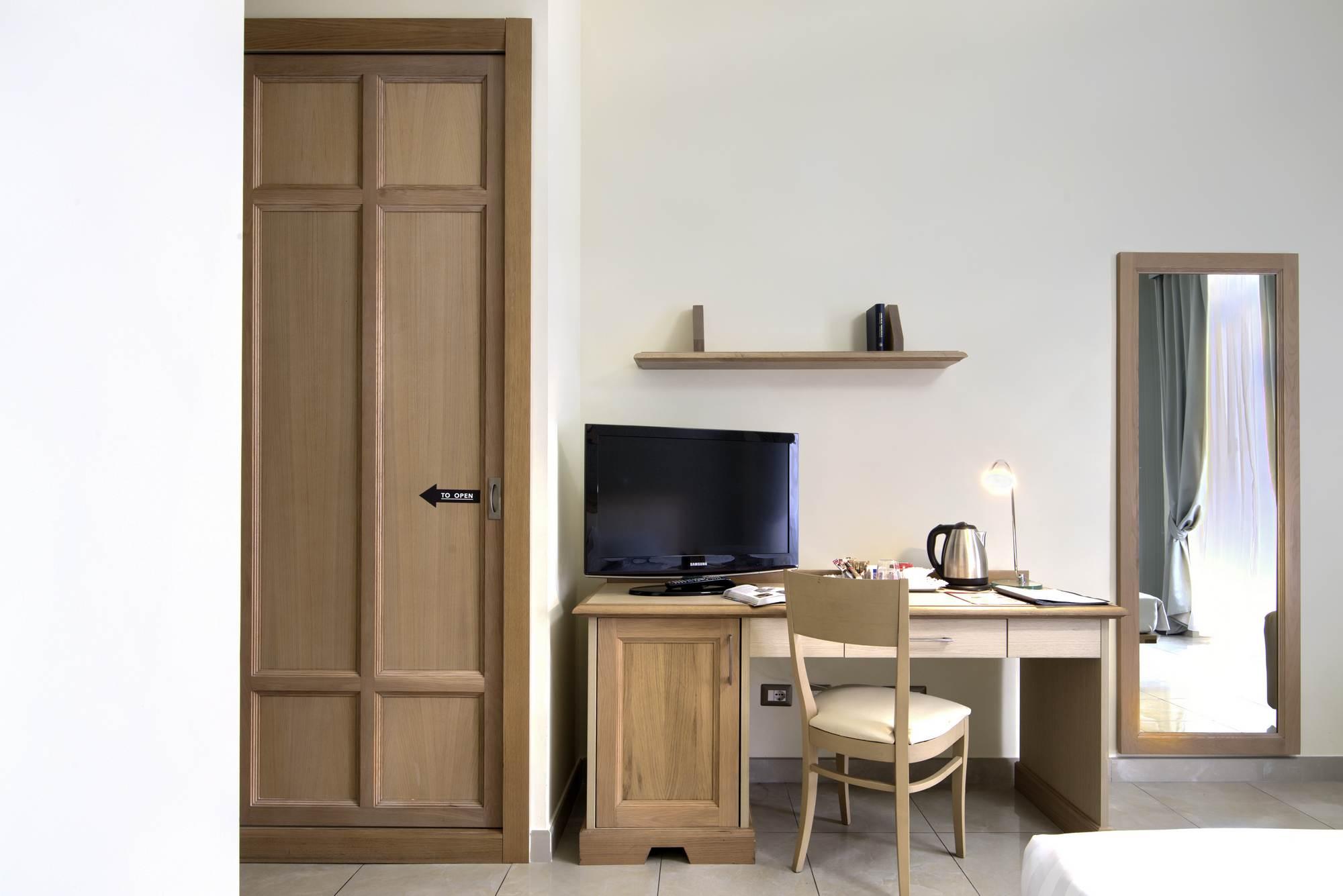 Domus Australia Hotel 4*