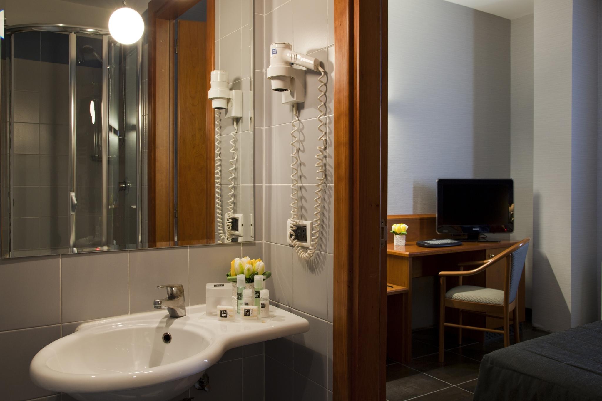 Hotel Zone 4*