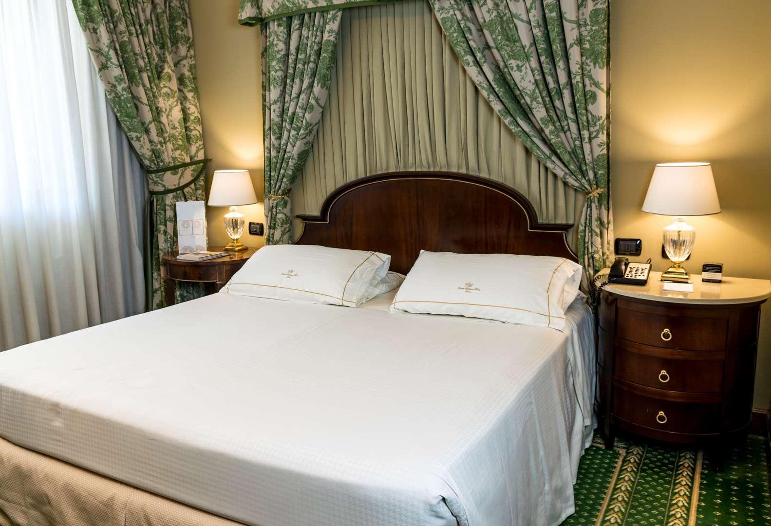 River Chateau Hotel 4*