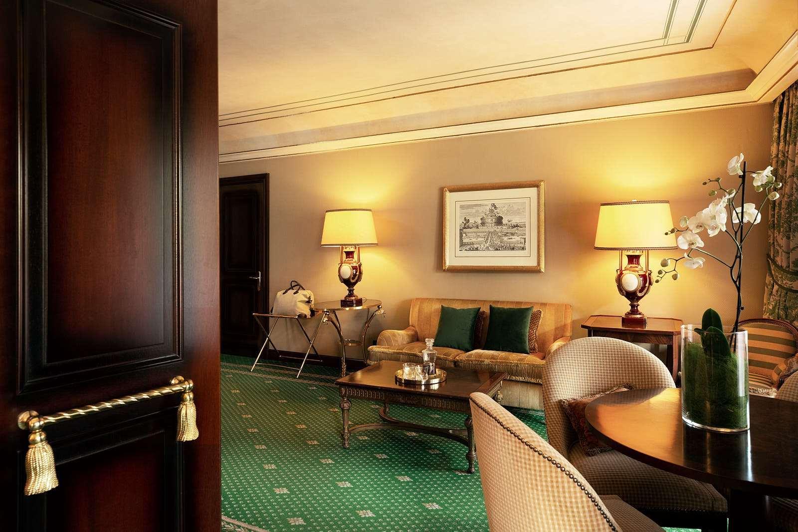 River Chateau Hotel 4*