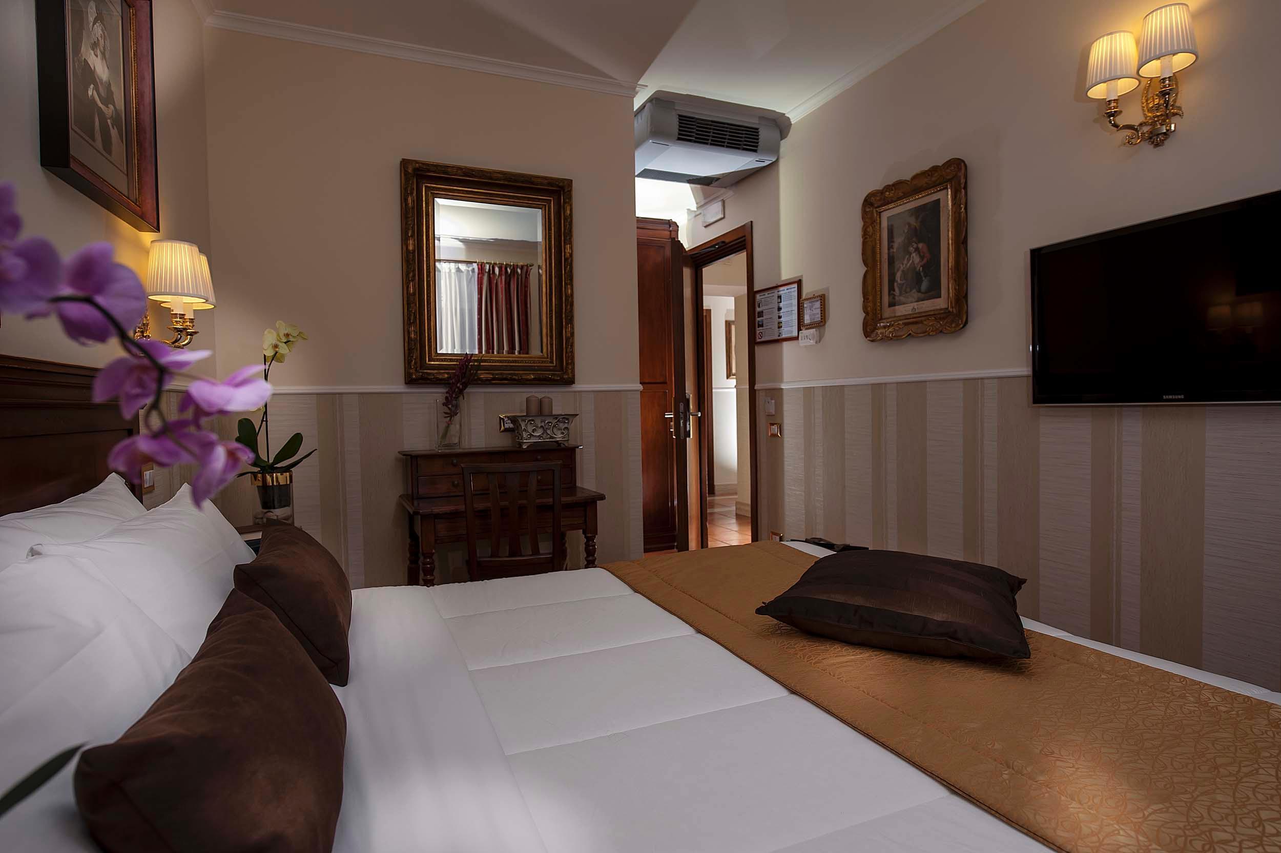 Des Artistes Hotel