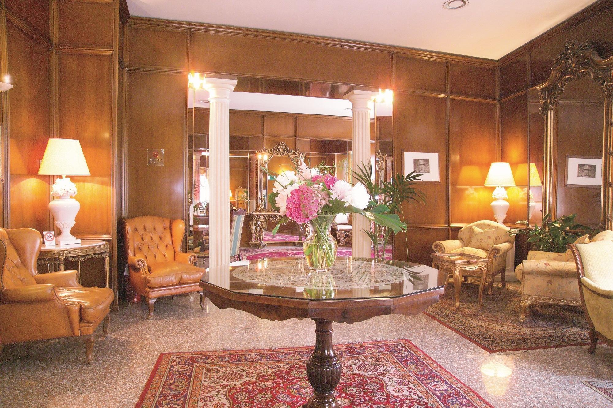 Hotel Colonna Palace