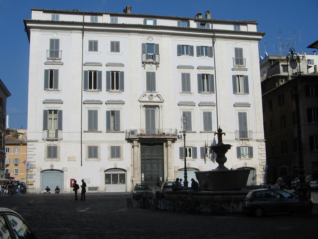 Piazza Farnese Apartment *