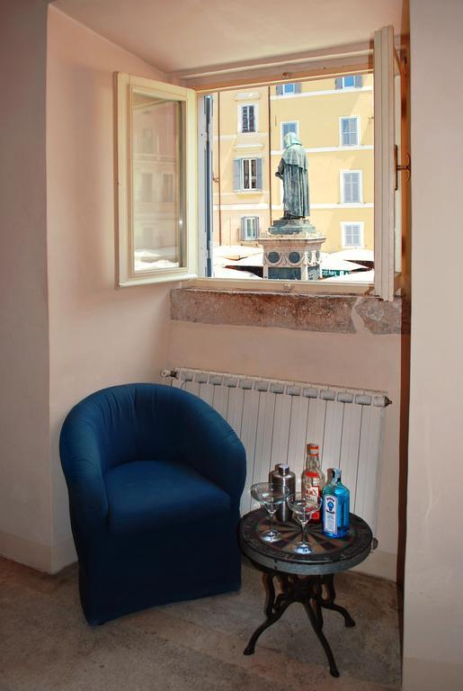 Piazza Farnese Roma