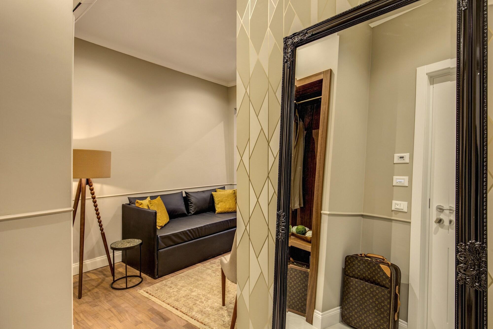 Charme Spagna Boutique Hotel 3*
