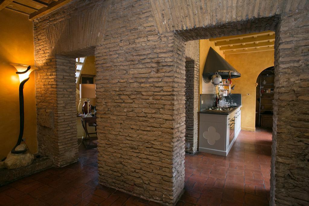 The Trastevere Painter Penthouse * Rome