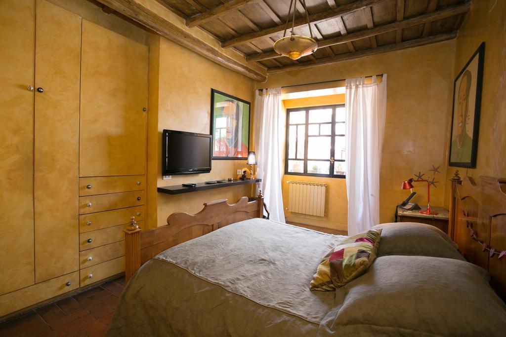 The Trastevere Painter Penthouse * Rome