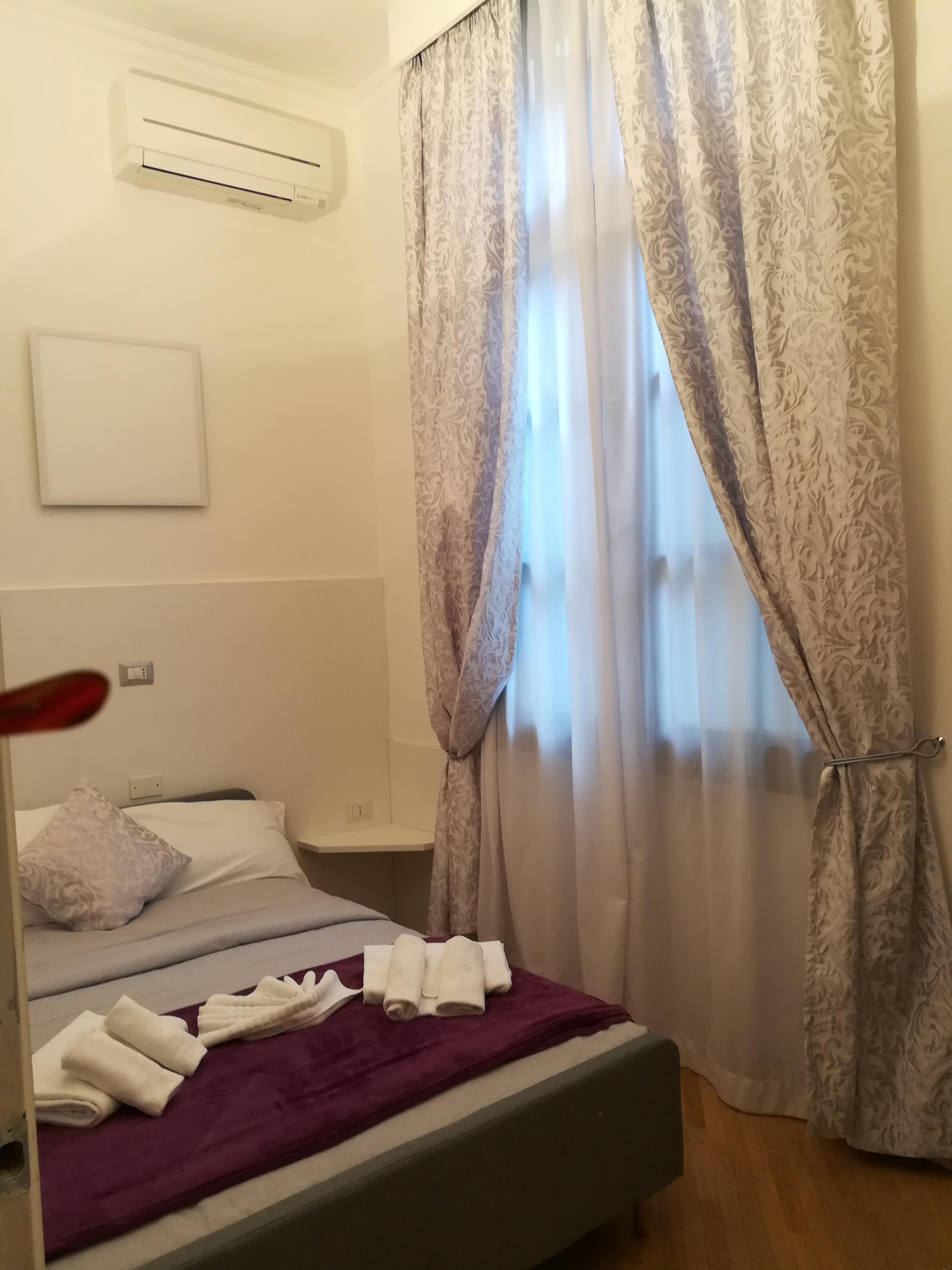 Spagna Ave Acomodação com café da manhã  3*