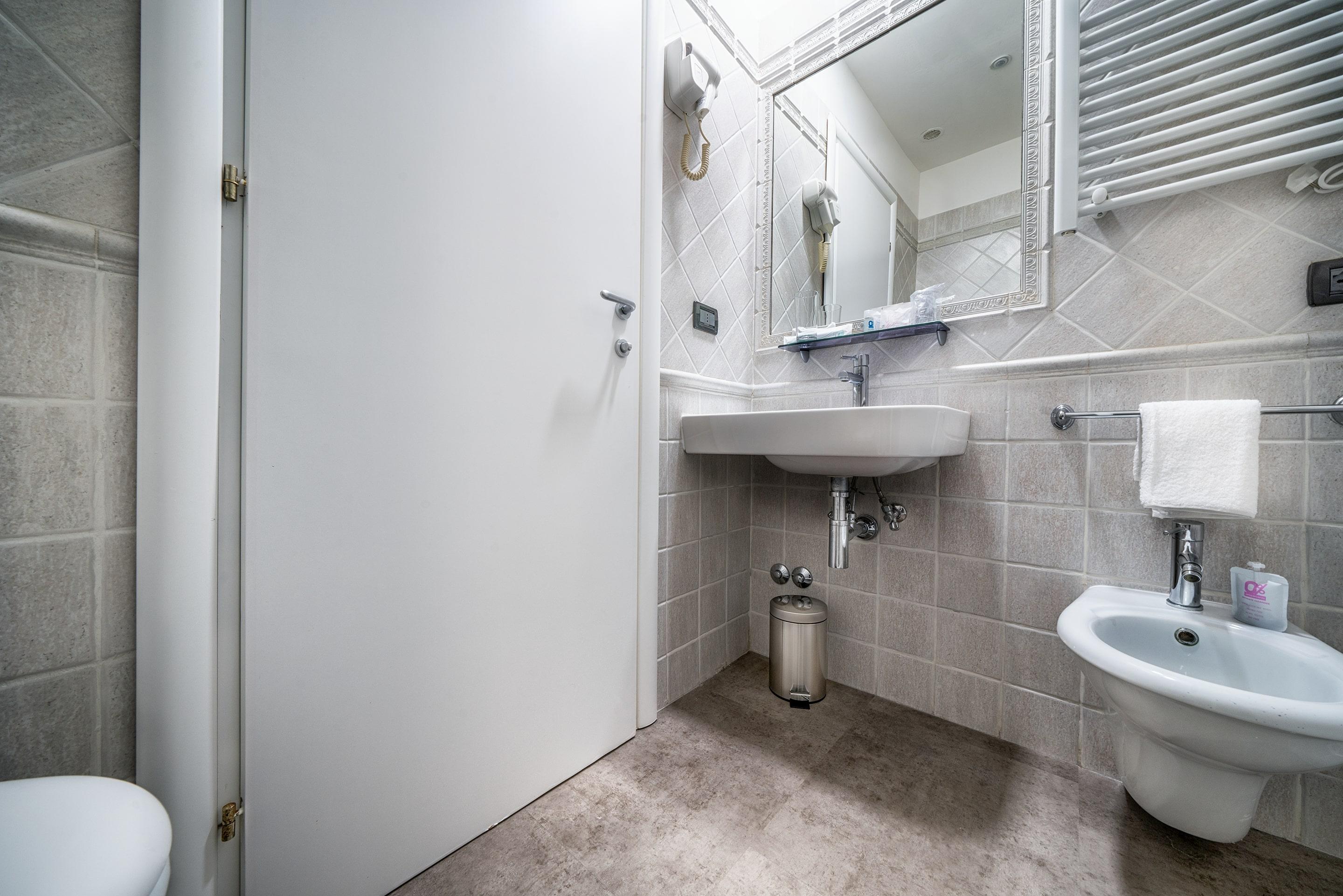 Varese Hotel 3*