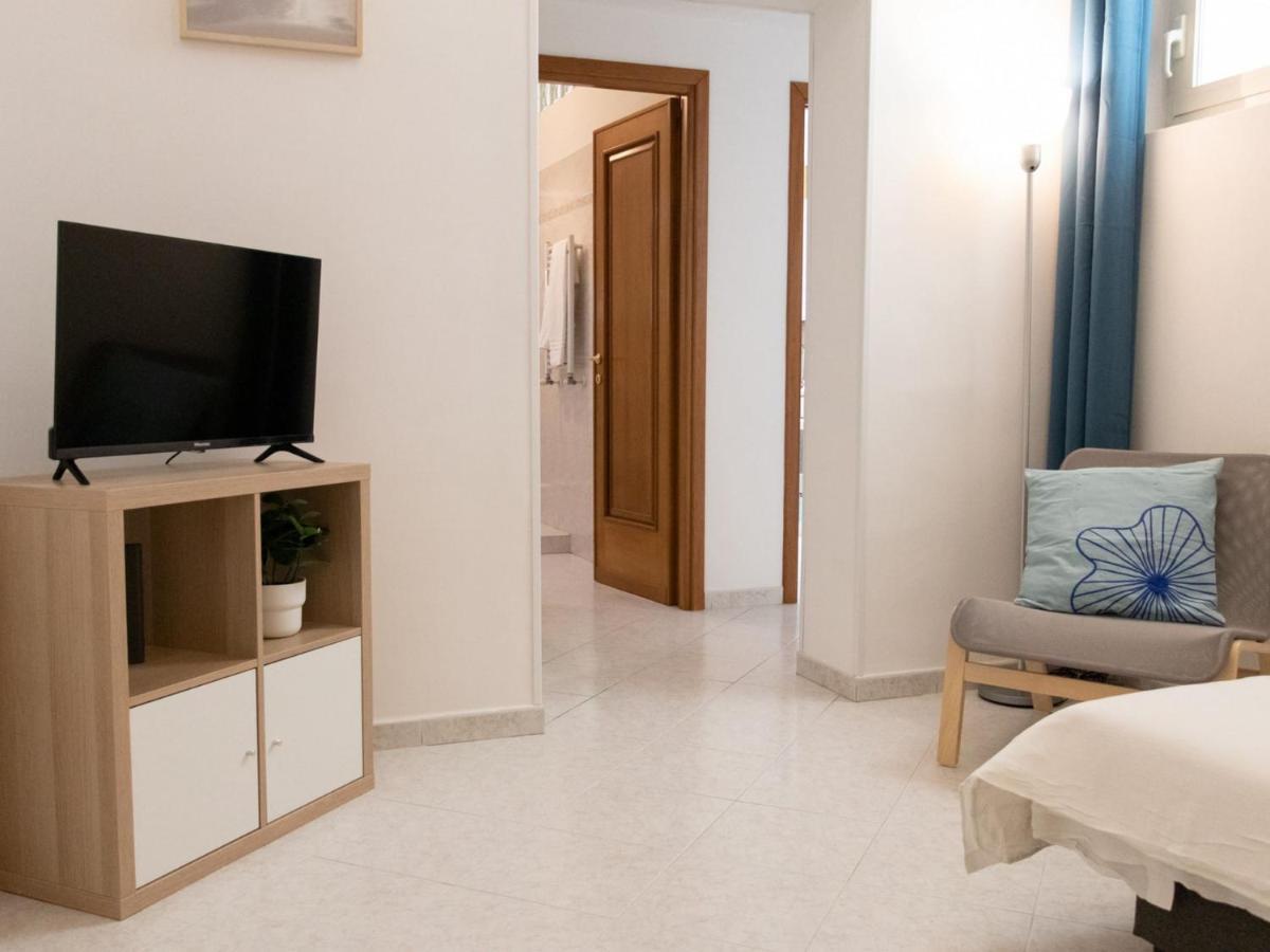 The Rent - Lovely Two-bedroom Near Termini Station *