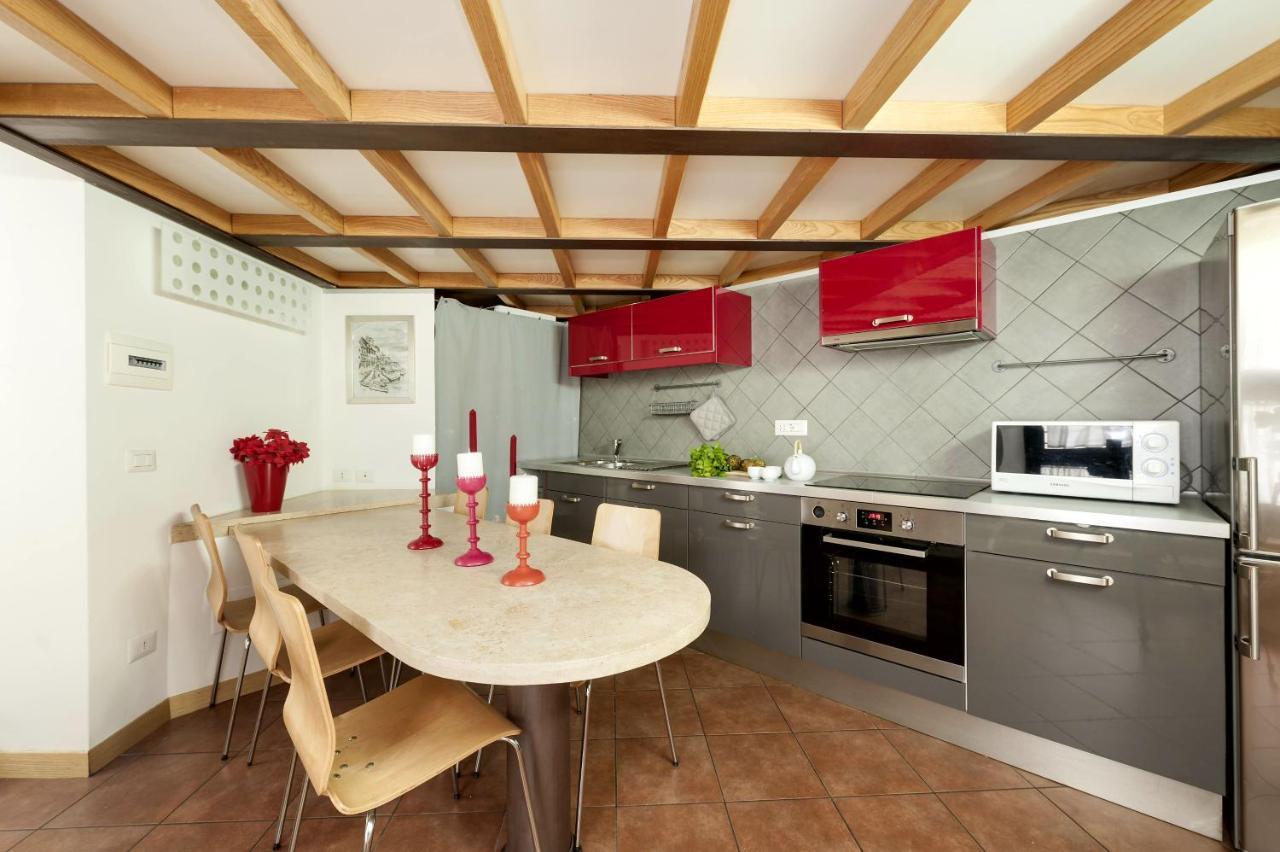 Inviting 3-bed In 4mins To Colosseo Apartment *