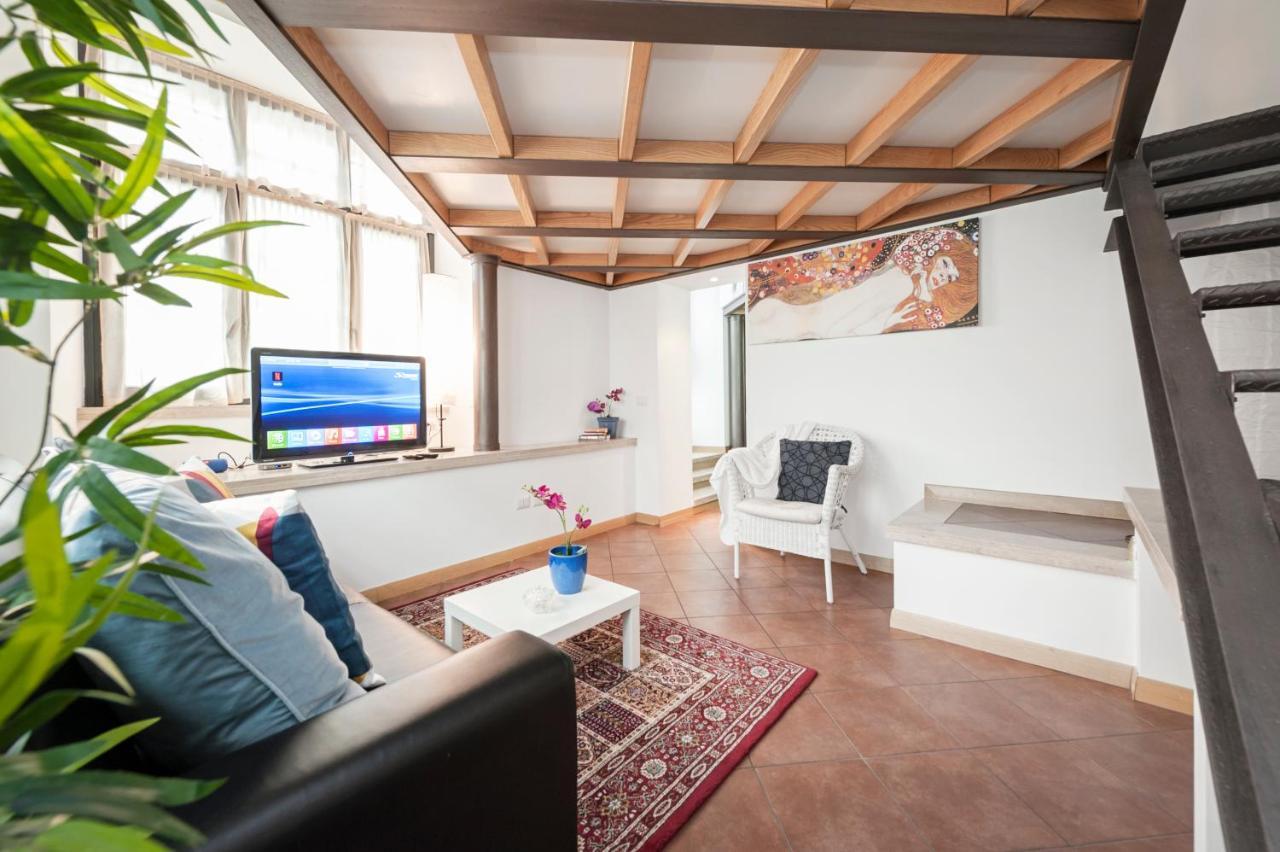 Inviting 3-bed In 4mins To Colosseo Appartement Rome