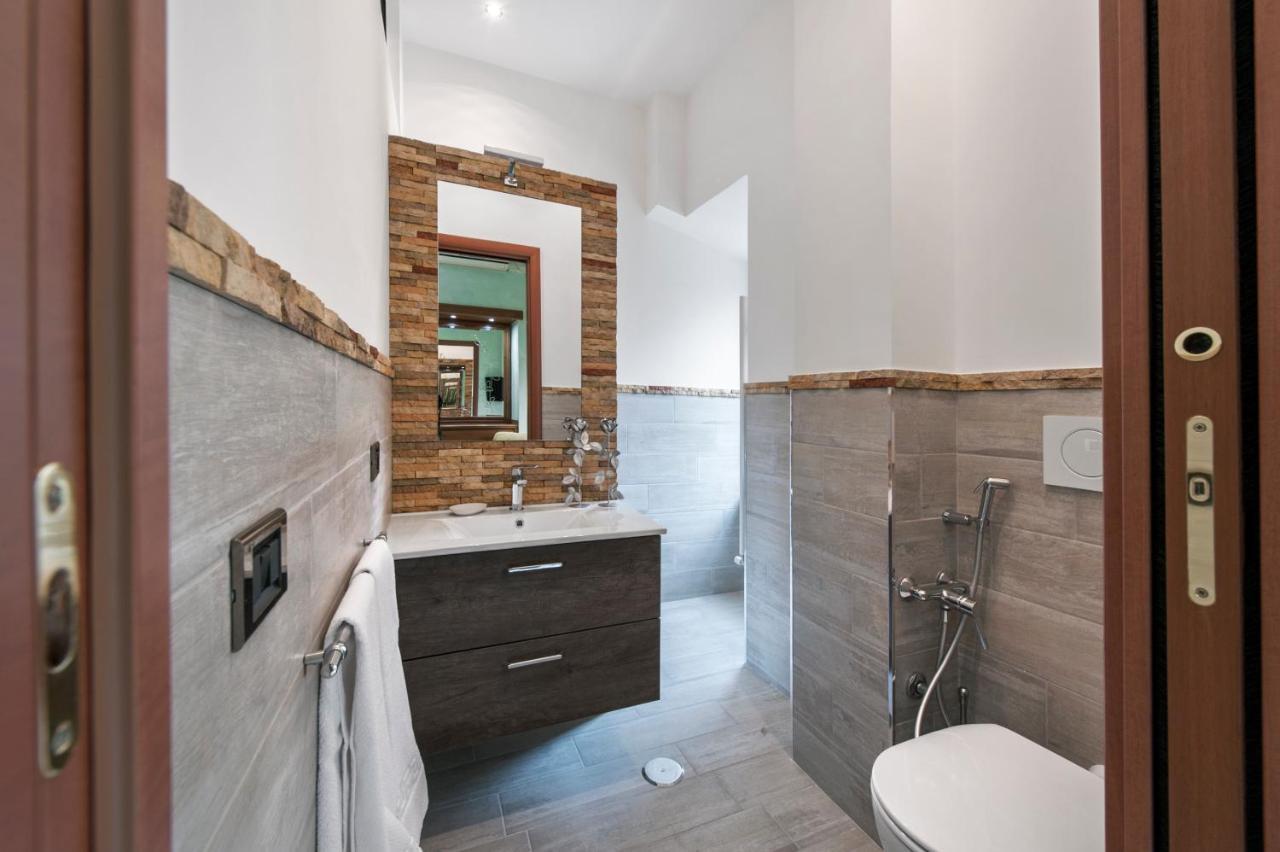 Charming With 3 Bedrooms *