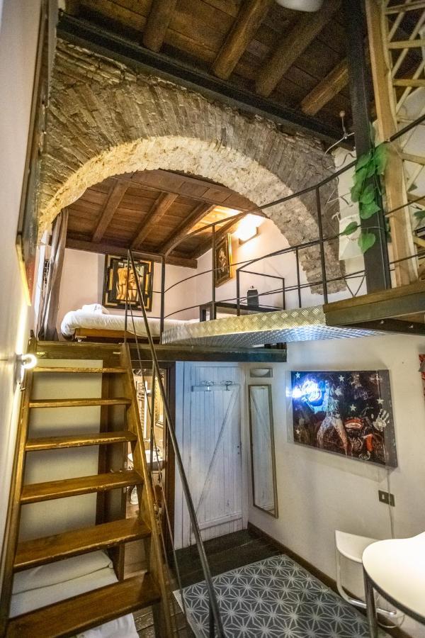 The Magic Hole Apartment *