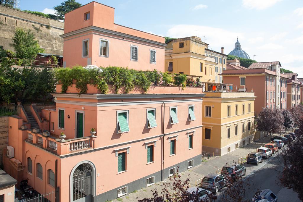 La Finestra Su San Pietro Rome