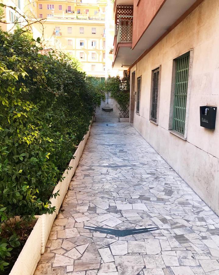 Apartment Dea Flora Rome