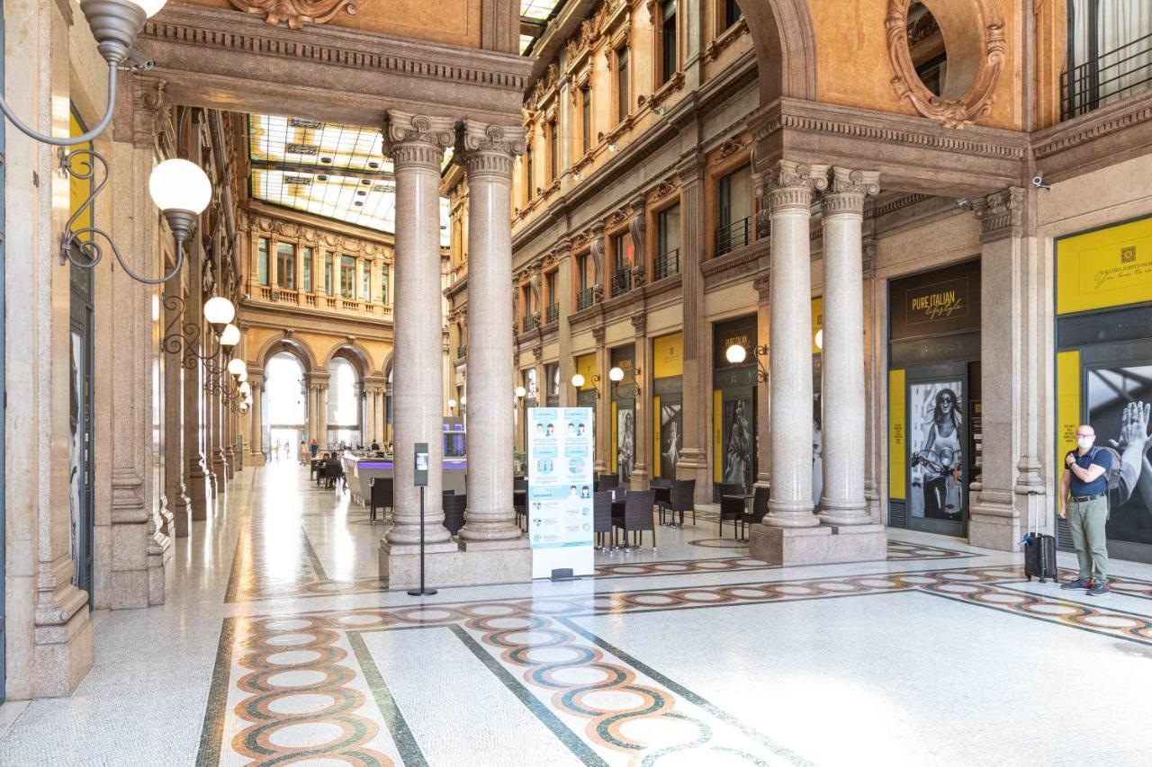 Silver Trevi Fountain - Collection Apartment Rome