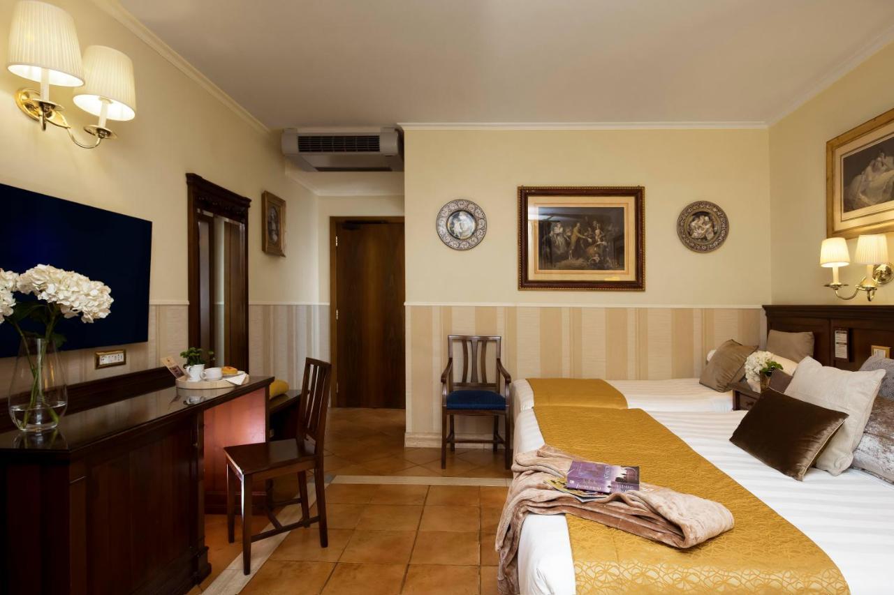 Des Artistes Hotel 3*