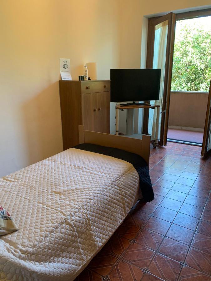 Affittacamere Castel Di Leva House