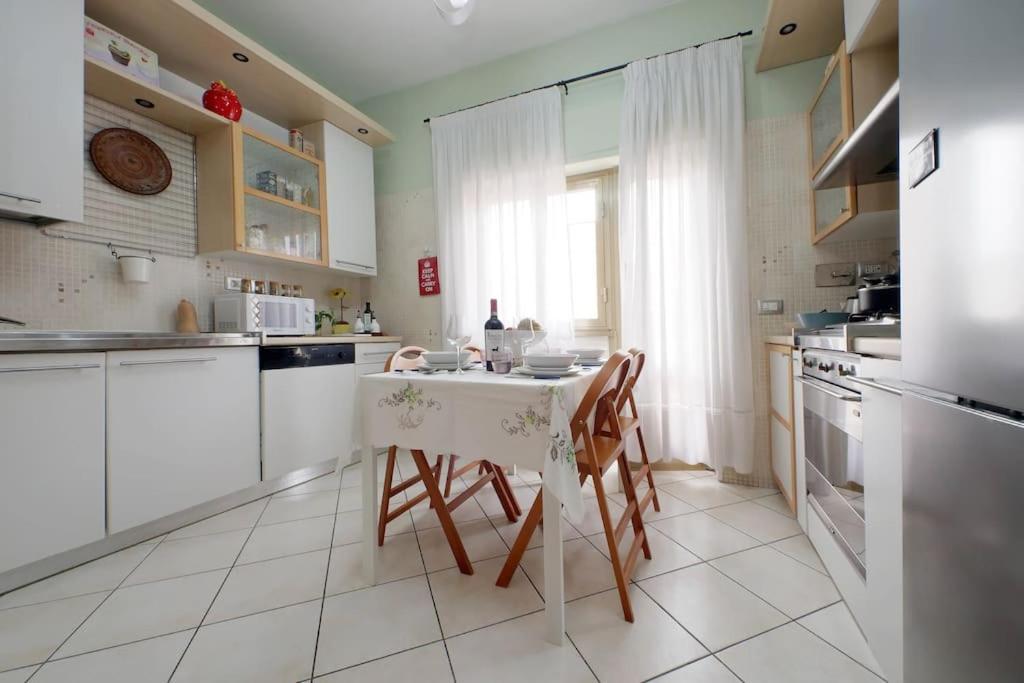 Relax Rome: Balcony Flat Near Gemelli Station Roma