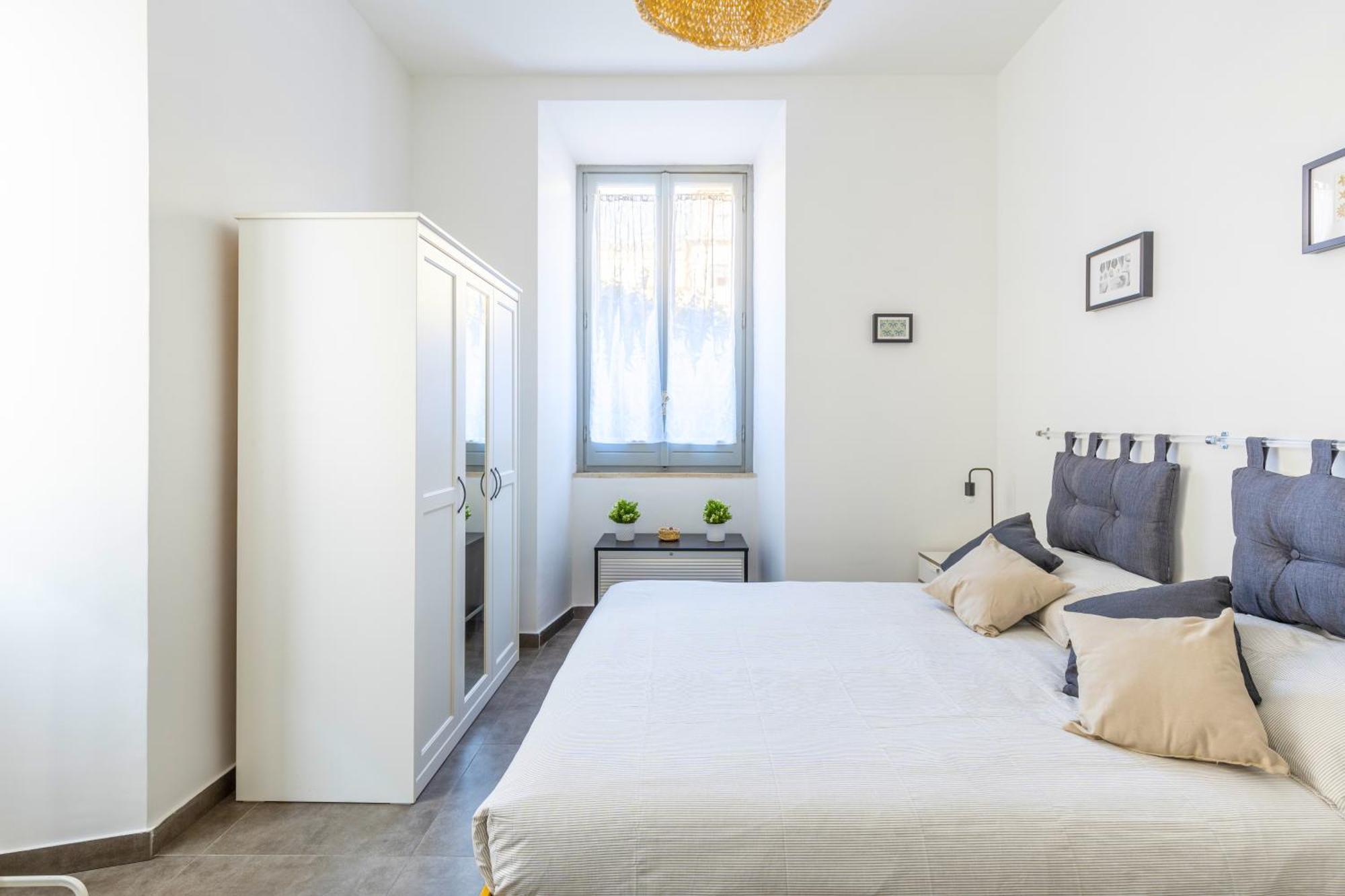 Hostly - Nicole Volturno- Full Center Apartment