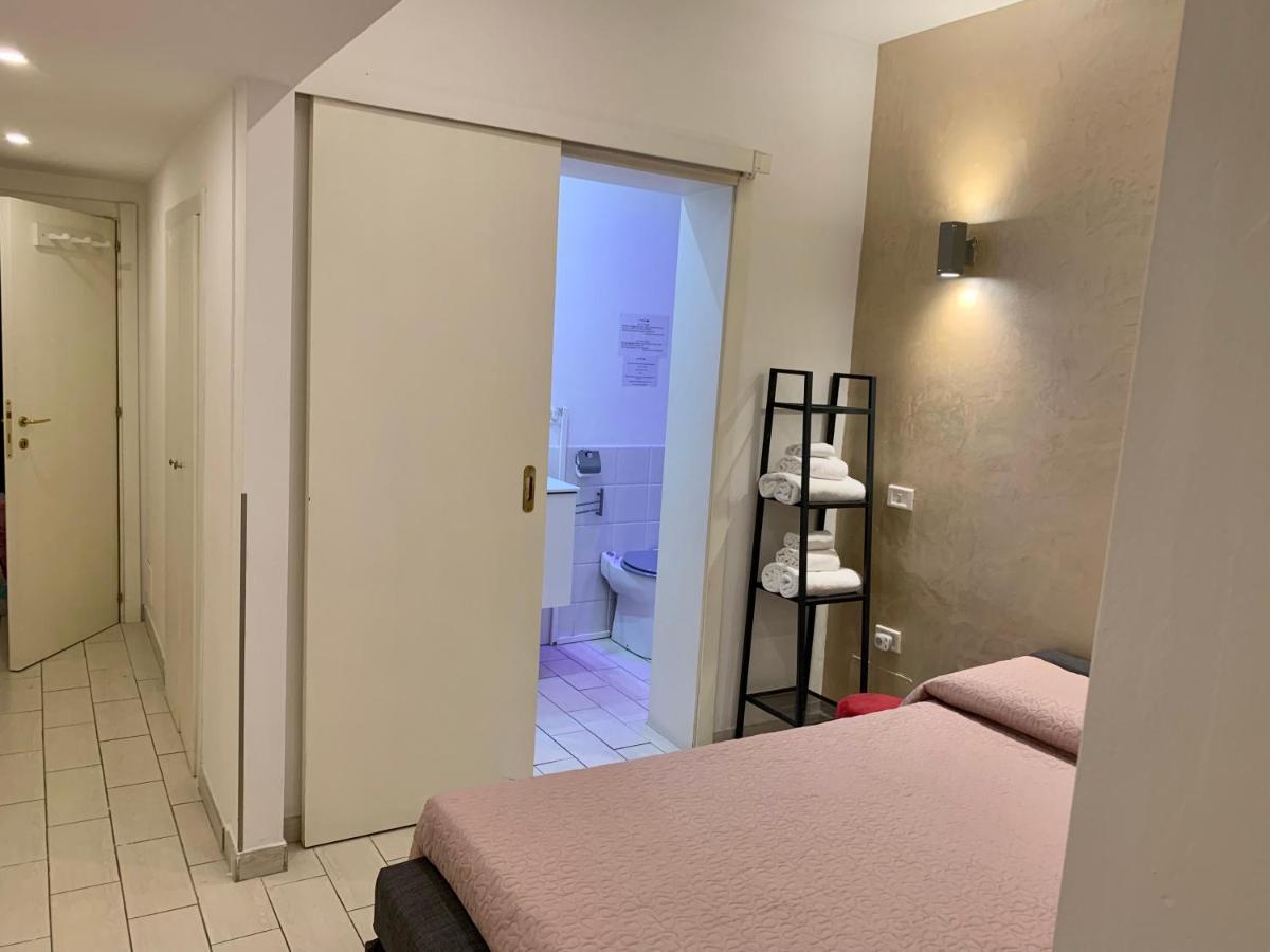 Apartment Chroma Farinone 28 Rome