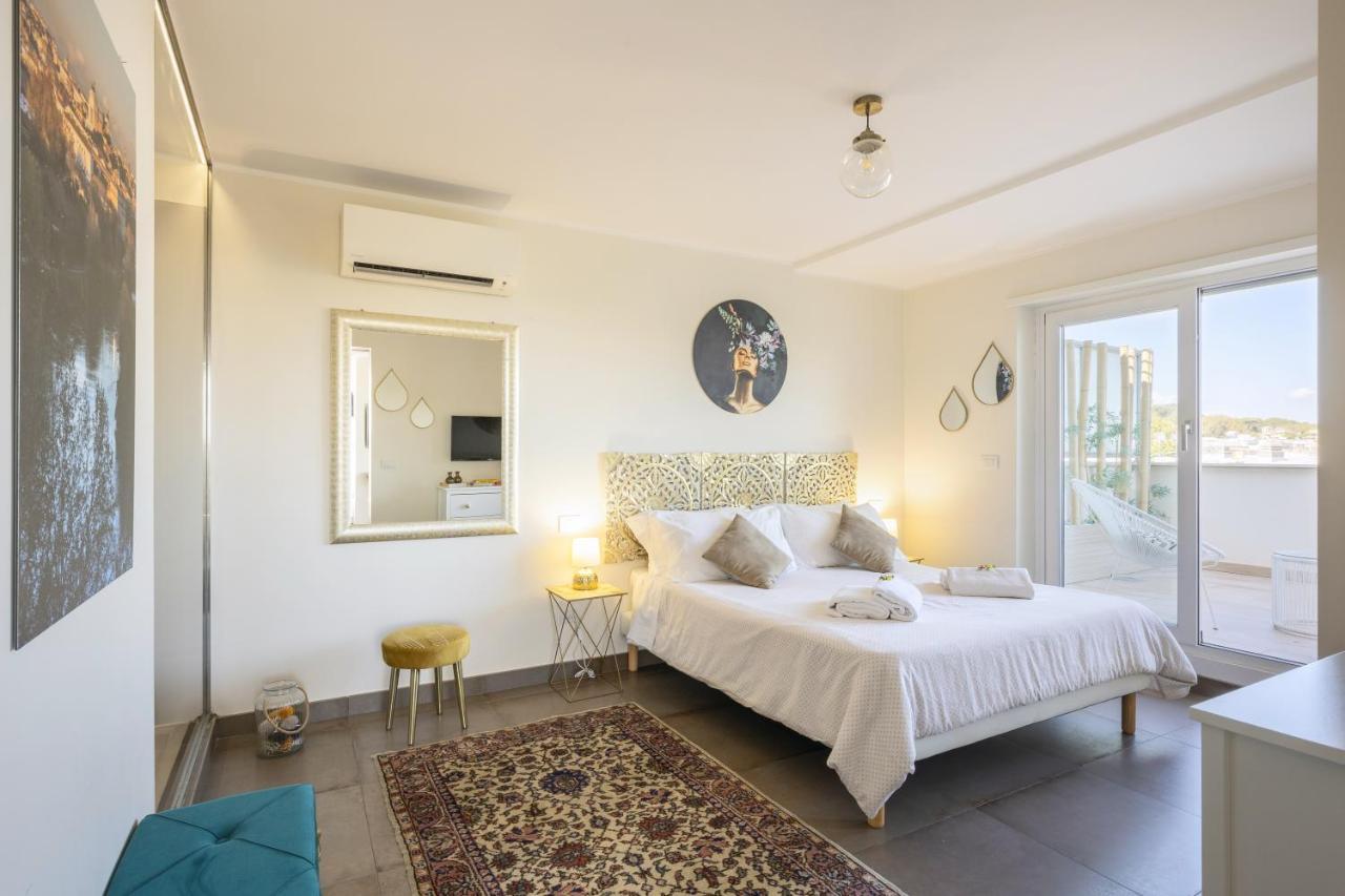 Apartment Penthouse With A Panoramic Rooftop In Trastevere With Seasonally Jacuzzi *