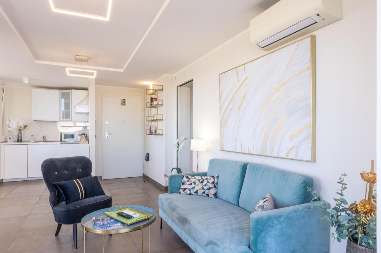 Penthouse With A Panoramic Rooftop In Trastevere With Seasonally Jacuzzi Rome