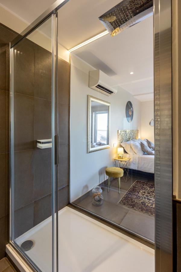 Apartment Penthouse With A Panoramic Rooftop In Trastevere With Seasonally Jacuzzi *