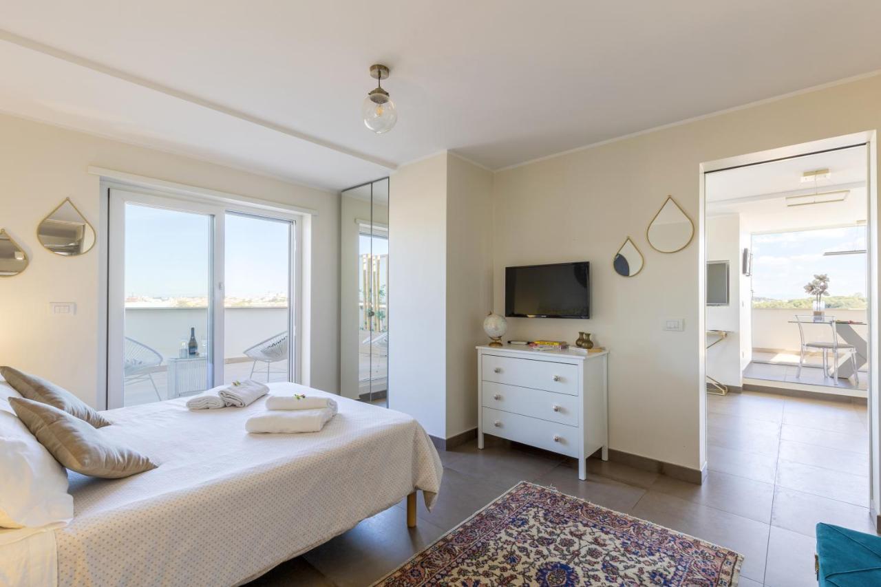 Penthouse With A Panoramic Rooftop In Trastevere With Seasonally Jacuzzi