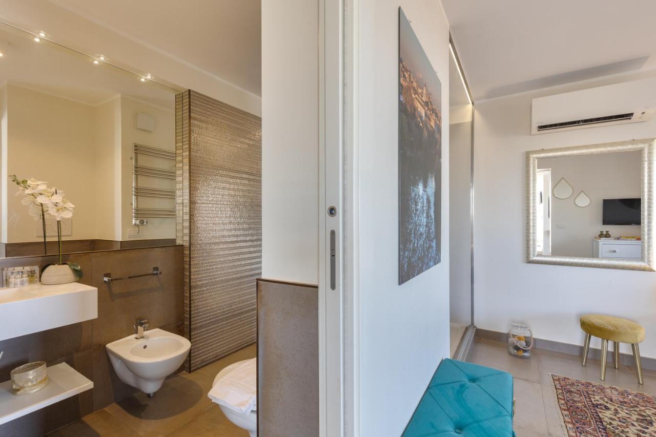Apartment Penthouse With A Panoramic Rooftop In Trastevere With Seasonally Jacuzzi