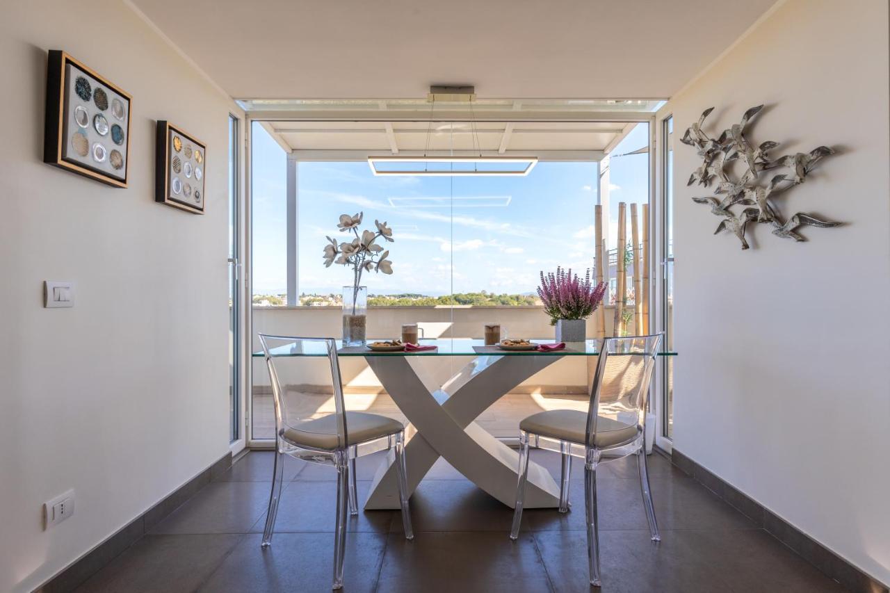 Apartment Penthouse With A Panoramic Rooftop In Trastevere With Seasonally Jacuzzi *