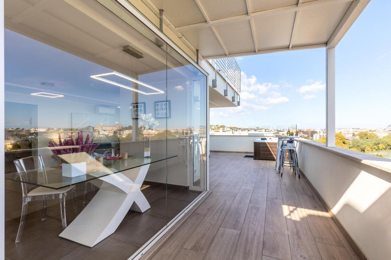 Apartment Penthouse With A Panoramic Rooftop In Trastevere With Seasonally Jacuzzi Rome