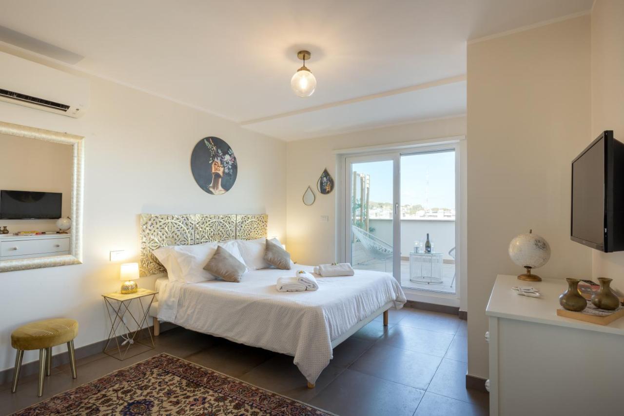 Penthouse With A Panoramic Rooftop In Trastevere With Seasonally Jacuzzi